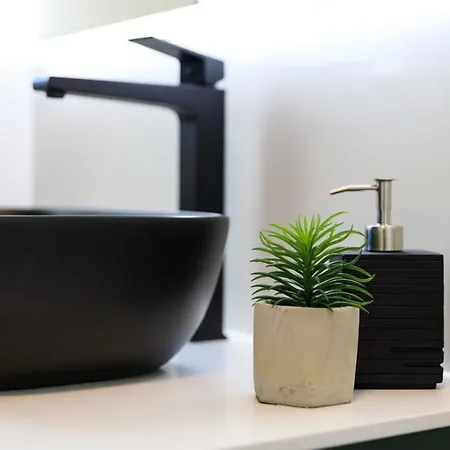 Lea Magdalena Iv Villa