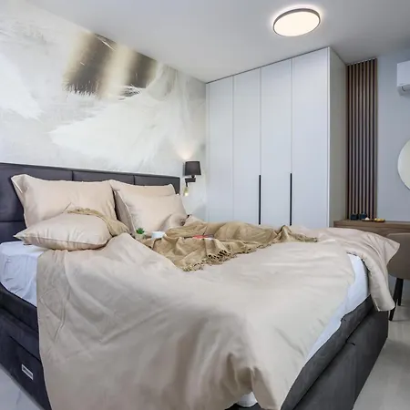 Willa Lea Magdalena Iv