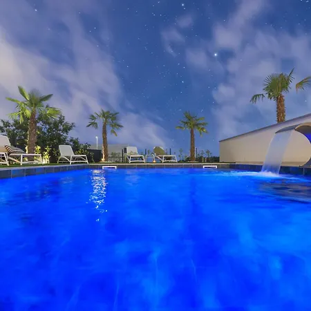 Lea Magdalena Iv Willa *