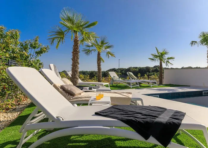 Lea Magdalena Iv Villa